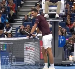 Novak Djokovic qualifie de « la plus stupide au monde » la décision de l’arbitre lors du match de Zverev
