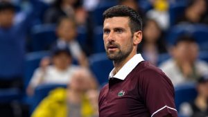 Novak Djokovic s’impose de justesse face à Yunchaokete Bu et porte son bilan à 31-0 à Pékin !