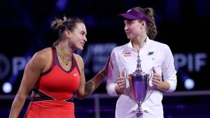 Sabalenka vise la place de numéro 1 mondiale en fin de saison et ravive sa rivalité avec Rybakina à Wuhan