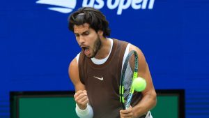 « Seuls Nadal et Djokovic l&rsquo;ont fait » : le défi qui attend Carlos Alcaraz au Masters 1000 de Paris