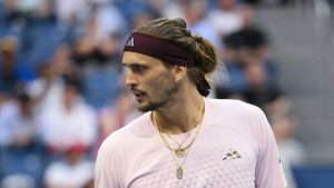 Shanghai : Zverev domine encore Halys, mais sa cheville inquiète