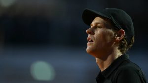 Sinner arrêté après seulement 40 minutes d’entraînement : l’inquiétude grandit en Italie