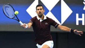 Tout lui a souri : Novak Djokovic titré à Tokyo après l’abandon d’Alex de Minaur