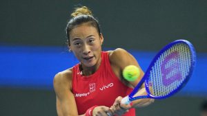 Très fatiguée, Zheng Qinwen renonce à une nouvelle compétition après son sacre éprouvant à Pékin