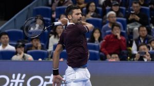 VIDÉO. Daniil Medvedev tire la balle dans l&rsquo;œil d&rsquo;un spectateur et est disqualifié, Novak Djokovic se qualifie pour sa première finale depuis février