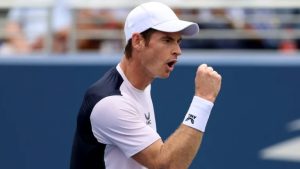 VIDÉO – Andy Murray s’entraîne avec la raquette emblématique de Nadal avant son exhibition
