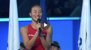 Vidéos, WTA > Titrée chez elle, sur le WTA 1000 de Pékin, Qinwen Zheng improvise un karaoké sur le court