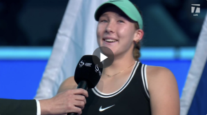 WTA – Pékin > Mirra Andreeva au public après sa défaite contre Qinwen Zheng en finale : « Je pensais peut-être entendre quelques &lsquo;Allez, Mirra&rsquo; aujourd&rsquo;hui, mais non… »