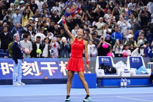 Zheng Qinwen établit trois records au China Open en se hissant en finale