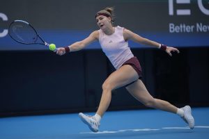 éliminée en huitièmes de finale, Karolina Muchova compromet ses chances de participer au Masters WTA